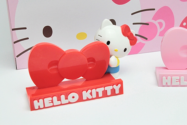 研達國際 - 7-11 獨家販售 Hello Kitty 手機座