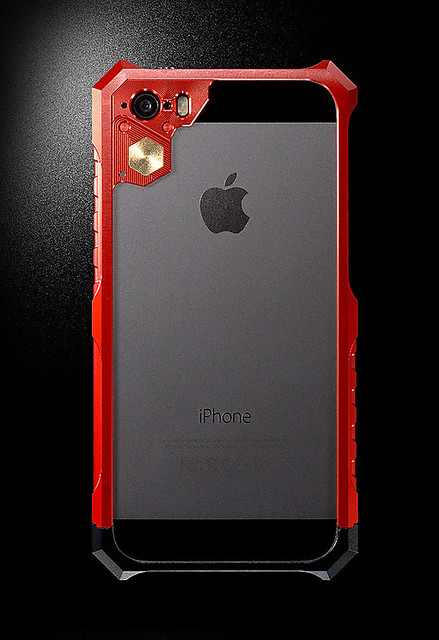 鋼彈設計師《大河原邦男》設計鋁合金iPhone 手機殼實在是太酷了！