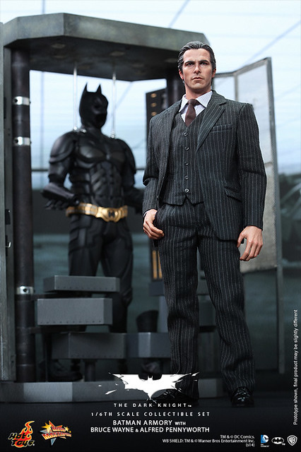 Hot Toys - MMS236 - 黑暗騎士：1/6 比例 蝙蝠俠武器櫃 布魯斯偉恩 & 阿福人偶 套裝組
