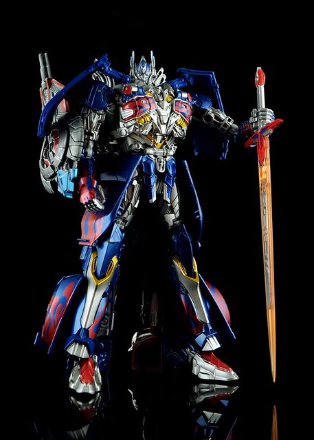  【玩具人’sumsum’投稿】Takara Tomy(AD31): Optimus Prime-Age of Extinction(Armor Knight)