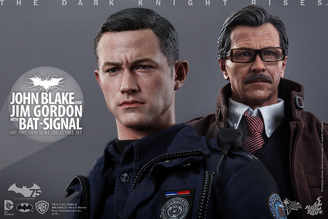 Hot Toys - MMS275 - 《黑暗騎士：黎明昇起》1/6比例 約翰‧布萊克與吉姆‧高登 & 蝙蝠探照燈 套裝組合