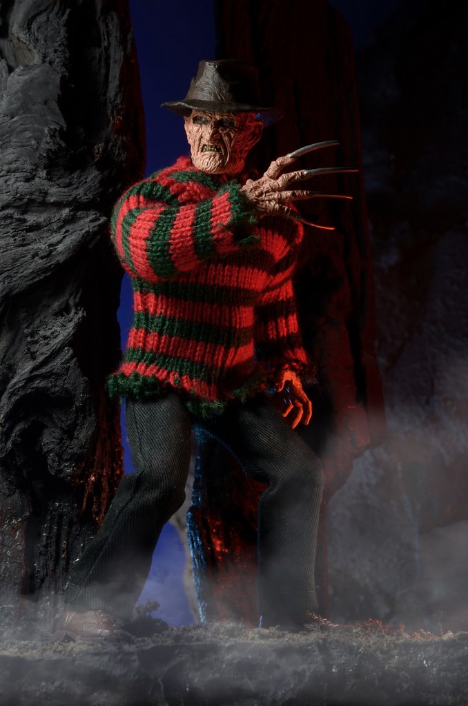 NECA【半夜鬼上床2：猛鬼纏身】A Nightmare on Elm Street 8 吋人偶作品 佛萊迪的逆襲