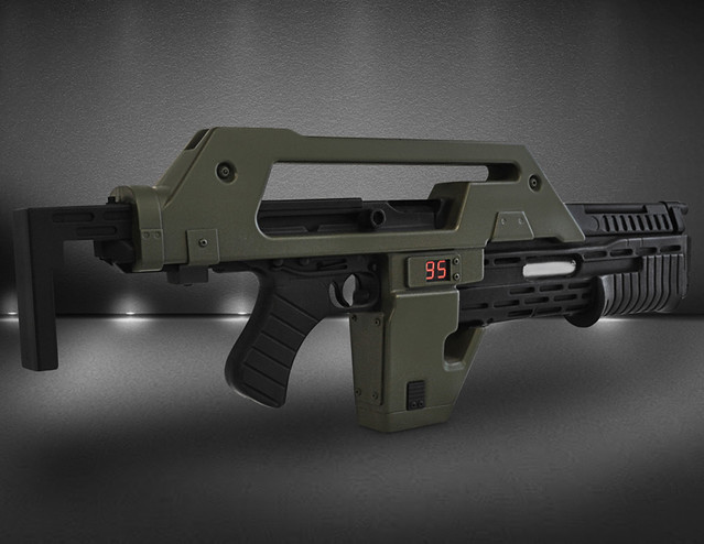 宇宙探險必備！《異形2》M41A 電磁脈衝步槍 1：1 複製品
