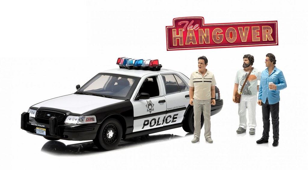 GreenLight Collectibles【醉後大丈夫：福特維多利亞皇冠警車】1：18 比例合金車