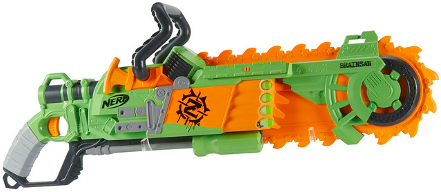 NERF 《殭屍打擊》系列將推出一把附有電鋸的槍款！