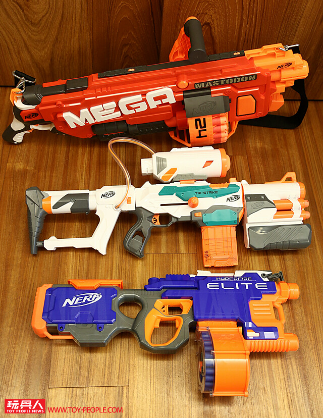 橫掃戰場的強力神兵 Nerf 三款強力新作 戰場主導者 自由模組三重火力迅擊 與 菁英強速機關連發 開箱報告 玩具人toy People News