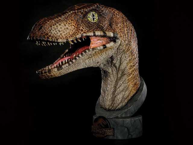 Chronicle Collectibles 侏羅紀公園【迅猛龍】Jurassic Park™ 1：1 Velociraptor 頭像作品