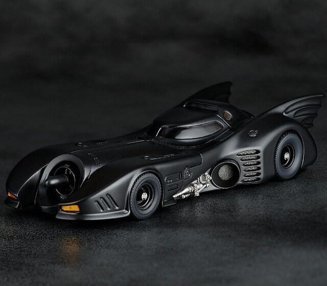 迷人的流線車體完整再現！！FIGURE COMPLEX MOVIE REVO《蝙蝠俠（1989）》蝙蝠車 Batmobile バットモービル