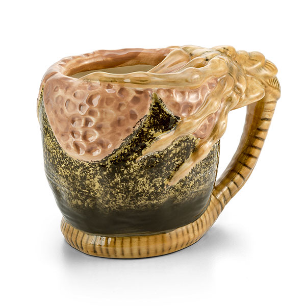 用這個杯子最好是喝得下東西啦～ThinkGeek《異形》抱臉體馬克杯 Alien Facehugger Mug 噁爛登場！！