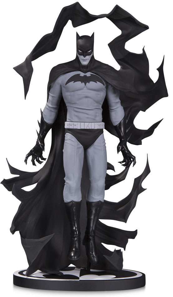 彷彿有生命的披風！！ DC Collectibles 蝙蝠俠黑白雕像系列【蝙蝠俠by Becky Cloonan】Batman Black & White Statue