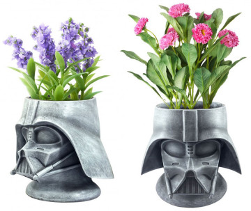 連種個花也要這麼黑暗嗎！？Merchoid《星際大戰》達斯·維德頭盔花盆 Star Wars: Darth Vader Stone Plant Pot