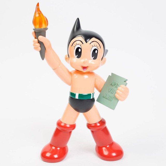 TOYQUBE × TEZUKA PRODUCTIONS【自由的原子小金剛】Astro Boy Statue Of Liberty 搪膠人偶