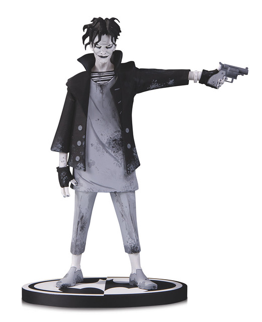 瀰漫著強烈的不祥氣息..... DC Collectibles 蝙蝠俠黑白雕像系列【小丑 by Gerard Way】Batman Black and White: The Joker by Gerard Way Statue