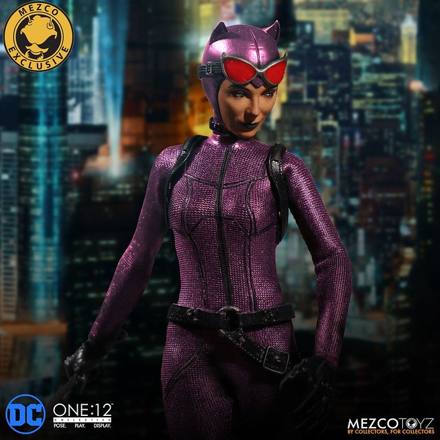 紫色套裝更有一股擋不住的魔幻魅力～？！MEZCO ONE:12 COLLECTIVE 系列【貓女 - 紫色服裝版】Catwoman - Purple Suit Variant 1/12 比例人偶作品