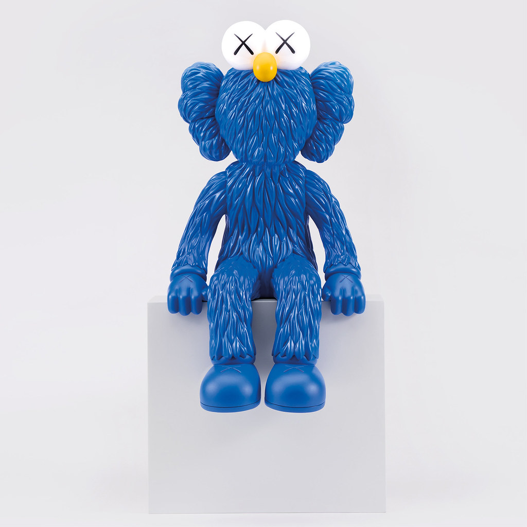 曠世鉅作登～登～登場！！【SEEING by KAWS】站很久的BFF 終於坐下來休息惹？！！