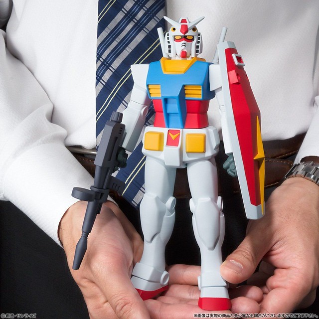 再現鋼彈原點造型！《機動戰士鋼彈》DX軟膠戰士鋼彈「鋼彈/量產型薩克」 DXソフビスーツガンダム「ガンダム／量産型ザク」