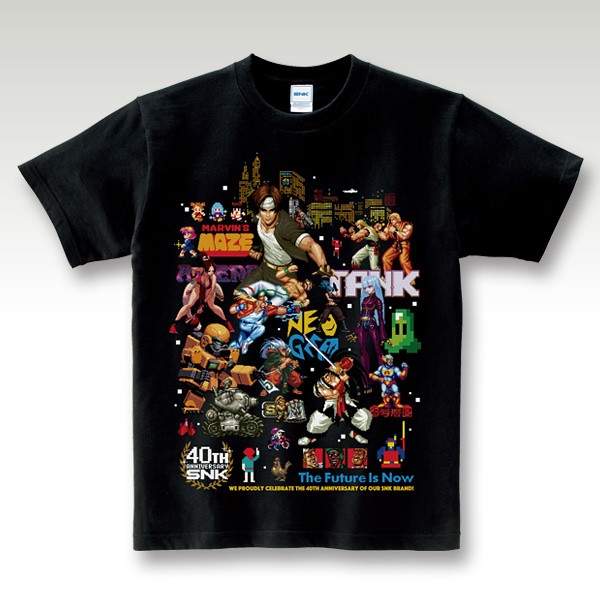 穿上這件再玩 NEOGEO mini 更熱血啦！SNK 40週年紀念T恤（SNK 40th Anniversary Tシャツ）
