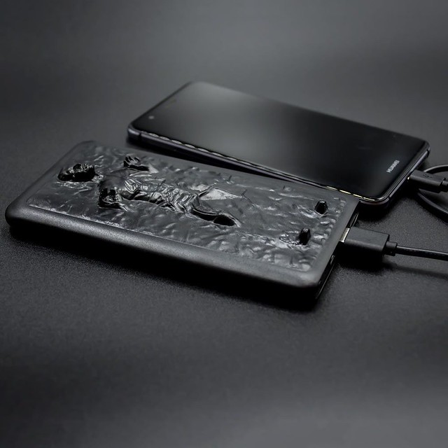 波巴·費特專用？！ 《星際大戰》碳凍韓索羅行動電源 Han Solo In Carbonite Power Bank