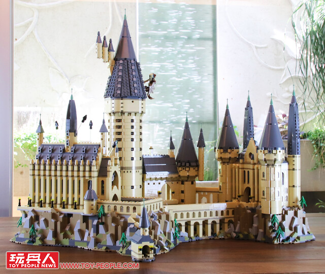 超細緻的城堡外觀、奇幻場景高度還原，實在太過癮啦～～ LEGO 71043《哈利波特》霍格華茲城堡 Hogwarts Castle 開箱報告
