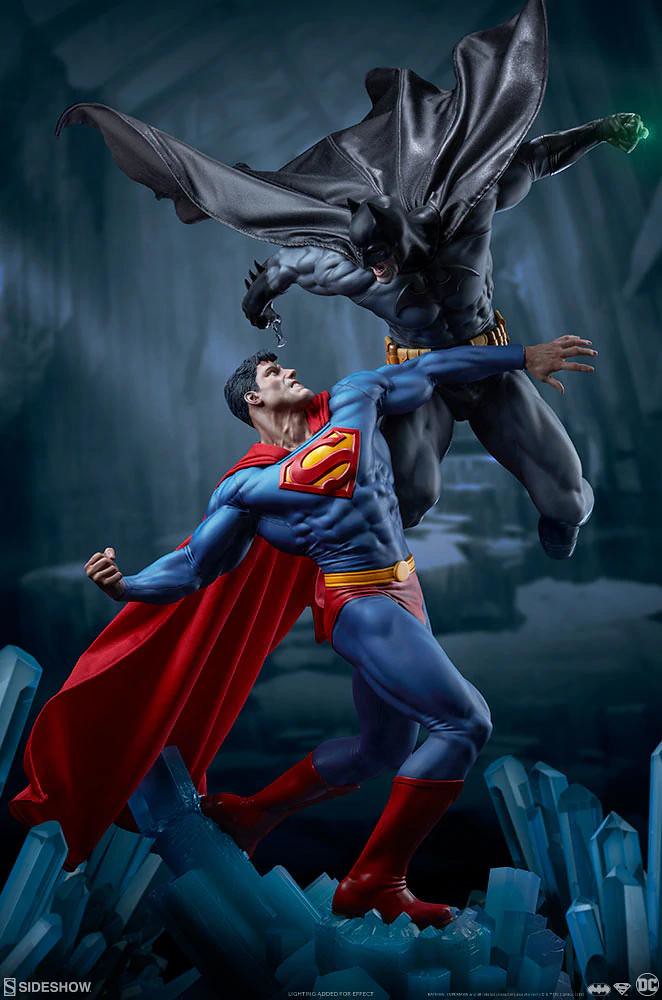 黑暗騎士與鋼鐵英雄的超魄力激戰展開！！ Sideshow Collectibles DC Comics【蝙蝠俠大戰超人】Batman vs Superman 全身雕像作品