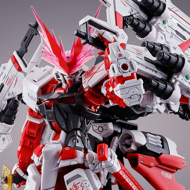 黑科技滿載的強化型態登場！MG 1/100《機動戰士鋼彈SEED DESTINY ASTRAY R》異端鋼彈紅色機 紅龍型（ガンダムアストレイ レッドドラゴン）【PB限定】