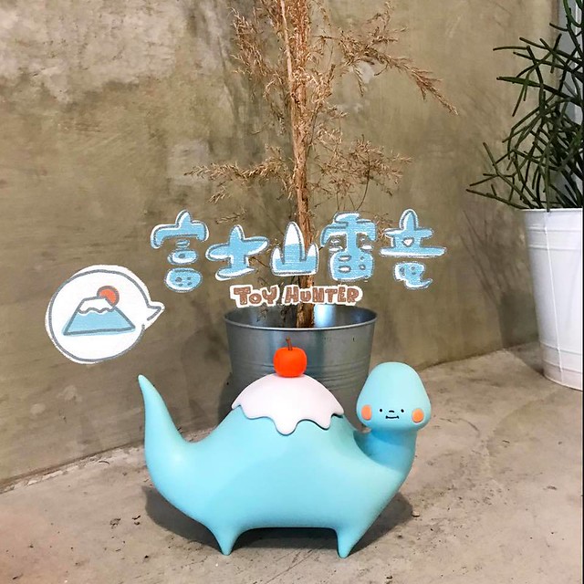 台灣新生代插畫家狗狗 X 玩具獵人「富士山雷龍」萌萌現身！