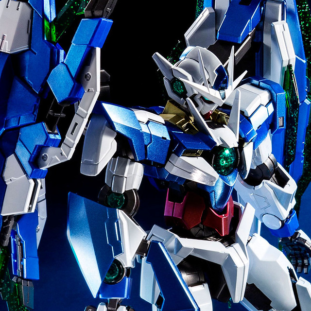 MG 1/100《機動戰士鋼彈00》GNT-0000/FS 量子型00全刃式[特殊鍍膜版]（ダブルオークアンタフルセイバー［スペシャルコーティング］）【PB限定】