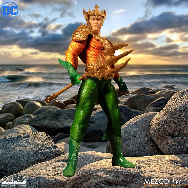 經典漫畫造型加上三頭雕！！ MEZCO ONE:12 COLLECTIVE 系列 DC Comics【水行俠】Aquaman 1/12 比例人偶作品