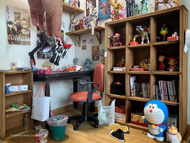 給玩具們一個新家～ 微縮大師鄭鴻展 Hank Cheng 製作！ 1/6 比例【阿宅的房間場景組】Hobby Corner Diorama Set