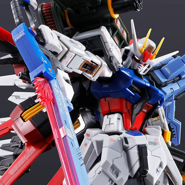 三位一體最強兵裝！RG 1/144《機動戰士鋼彈SEED》GAT-X105+AQM/E-YM1 完美攻擊鋼彈（パーフェクトストライクガンダム）【PB限定】