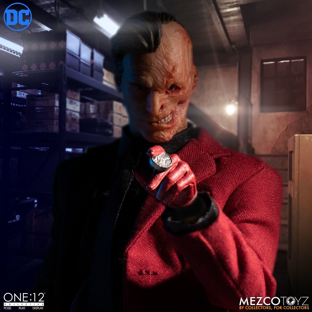 把一切都交給擲硬幣的男人! MEZCO ONE:12 COLLECTIVE 系列 DC【雙面人】Two-Face 1/12 比例可動人偶