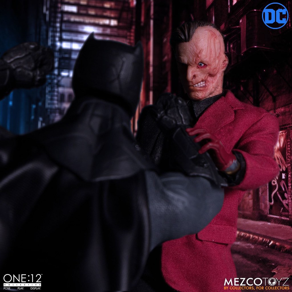 把一切都交給擲硬幣的男人! MEZCO ONE:12 COLLECTIVE 系列 DC【雙面人】Two-Face 1/12 比例可動人偶