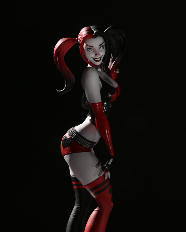 DC Direct Harley Quinn Red White and Black 系列【哈莉·奎茵 (Harley Quinn) by J. Scott Campbell】全身雕像