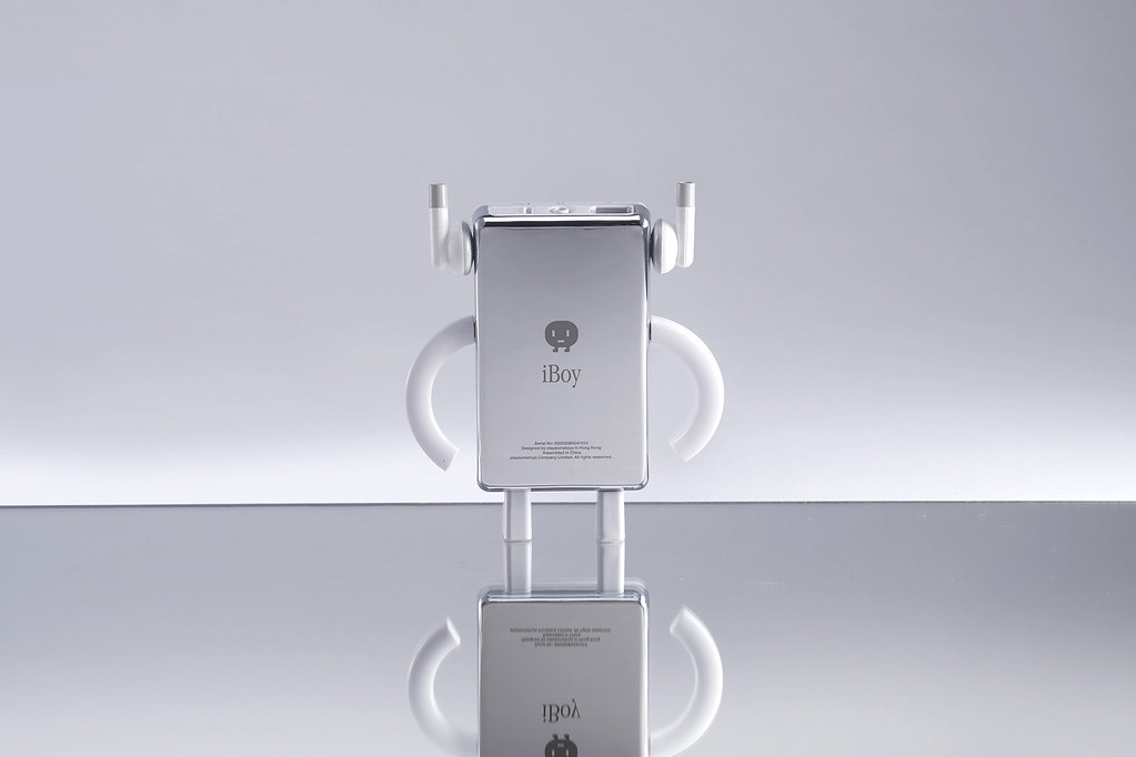 還記得以前那段把音樂放進 MP3 的時光嗎！？ Classicbot 最新作【iBoy】現正於 Kickstarter 募資中！