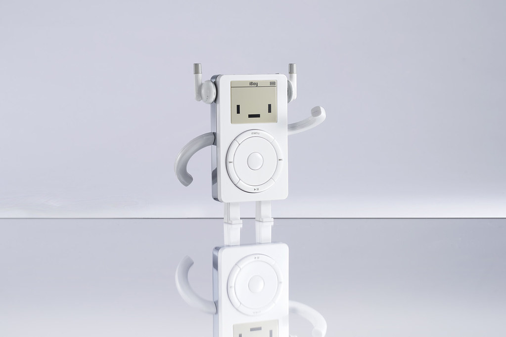 還記得以前那段把音樂放進 MP3 的時光嗎！？ Classicbot 最新作【iBoy】現正於 Kickstarter 募資中！