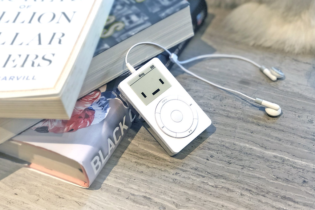 還記得以前那段把音樂放進 MP3 的時光嗎！？ Classicbot 最新作【iBoy】現正於 Kickstarter 募資中！