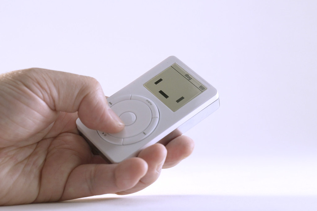 還記得以前那段把音樂放進 MP3 的時光嗎！？ Classicbot 最新作【iBoy】現正於 Kickstarter 募資中！