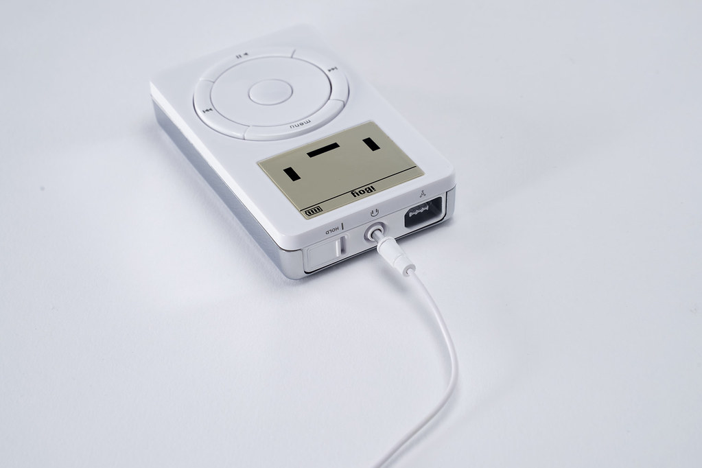 還記得以前那段把音樂放進 MP3 的時光嗎！？ Classicbot 最新作【iBoy】現正於 Kickstarter 募資中！