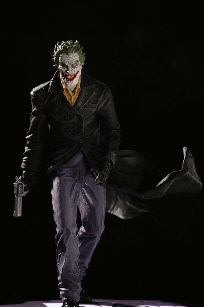 暴戾的狂氣席捲而來！ DC Direct 犯罪王子小丑系列【小丑 (The Joker) by Lee Bermejo】1/10 比例全身雕像