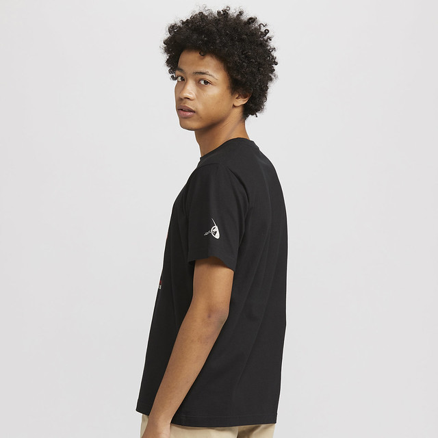 【台灣4/17開賣！】UNIQLO X《機動戰士鋼彈》40週年紀念聯名UT 買二件就送限定色鋼彈模型！