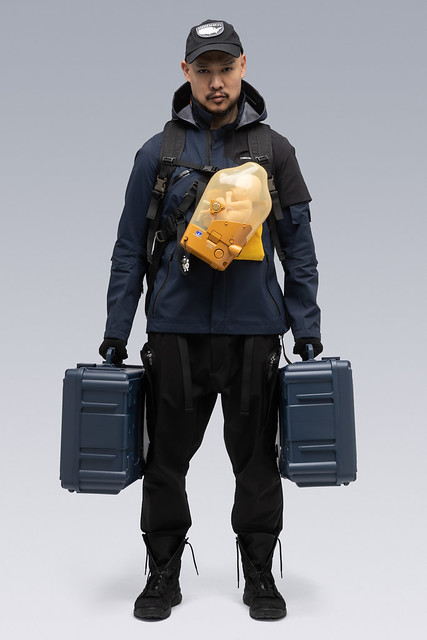 在末日接單的不死送貨傳說 ！ACRONYM x《死亡擱淺》推出聯名送貨員「J1A-GTKP」高機能外套