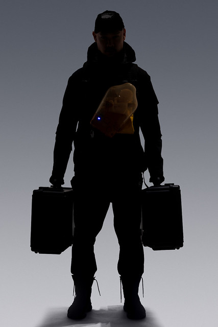 在末日接單的不死送貨傳說 ！ACRONYM x《死亡擱淺》推出聯名送貨員「J1A-GTKP」高機能外套