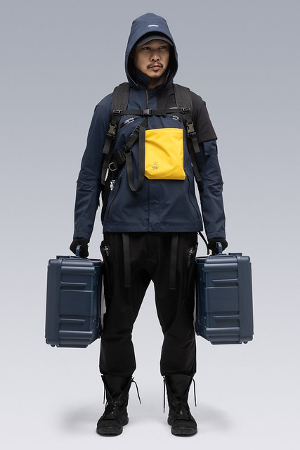 在末日接單的不死送貨傳說 ！ACRONYM x《死亡擱淺》推出聯名送貨員「J1A-GTKP」高機能外套