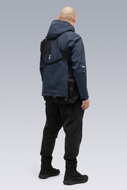 在末日接單的不死送貨傳說 ！ACRONYM x《死亡擱淺》推出聯名送貨員「J1A-GTKP」高機能外套