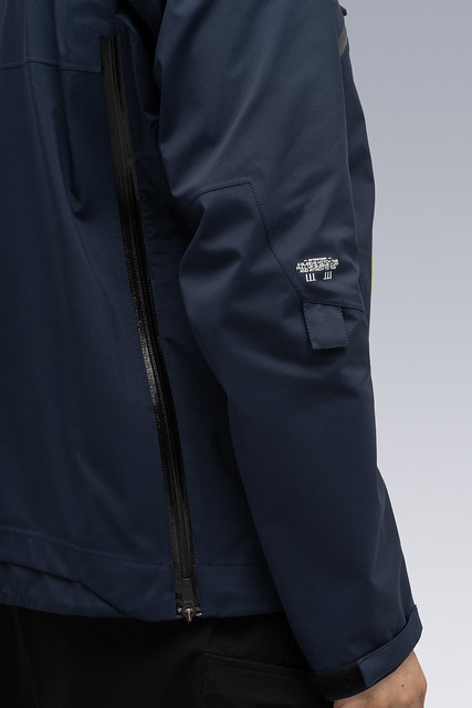 在末日接單的不死送貨傳說 ！ACRONYM x《死亡擱淺》推出聯名送貨員「J1A-GTKP」高機能外套