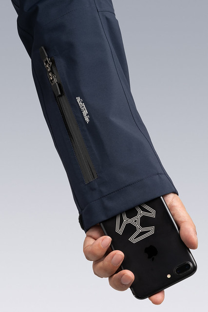 在末日接單的不死送貨傳說 ！ACRONYM x《死亡擱淺》推出聯名送貨員「J1A-GTKP」高機能外套