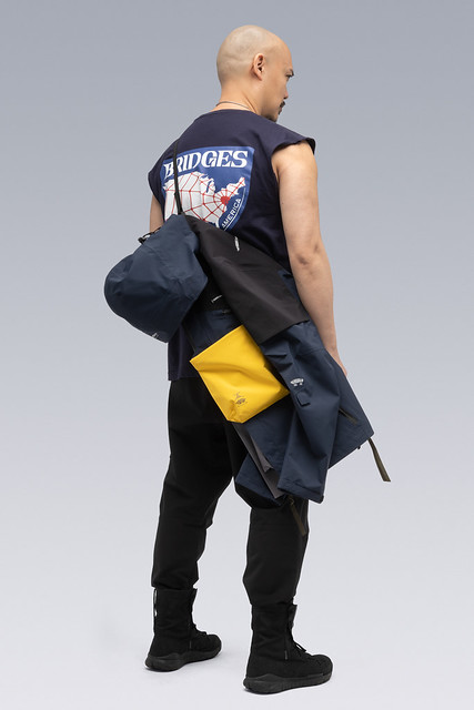 在末日接單的不死送貨傳說 ！ACRONYM x《死亡擱淺》推出聯名送貨員「J1A-GTKP」高機能外套