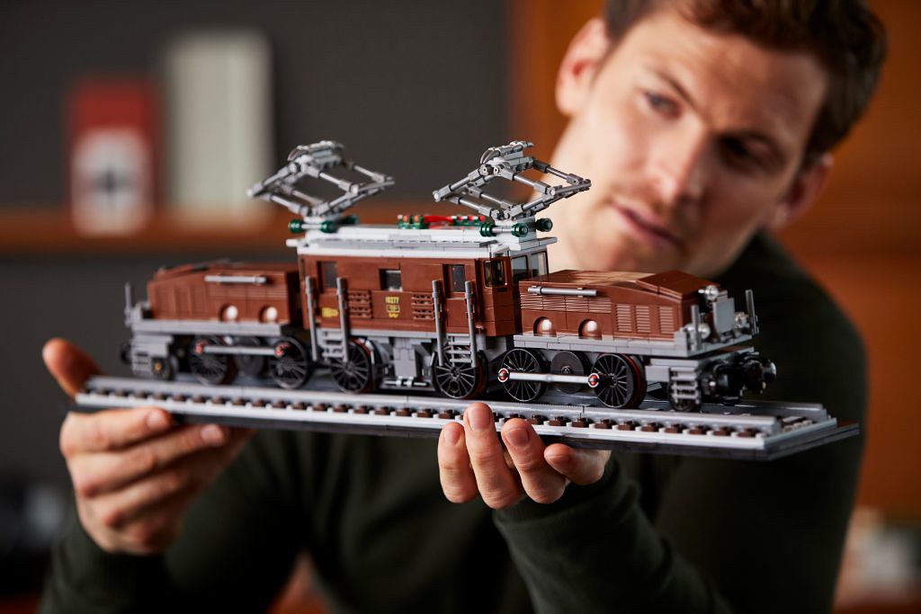 鐵道迷大興奮！超美鱷魚現蹤～ LEGO 10277 創意系列【鱷魚火車頭】Crocodile Locomotive