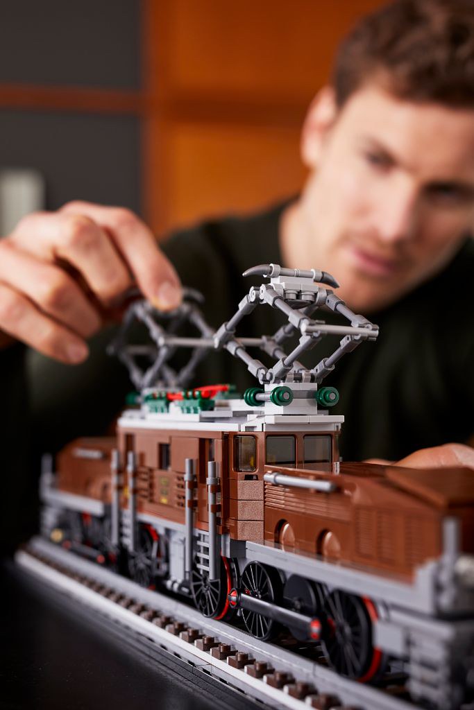 鐵道迷大興奮！超美鱷魚現蹤～ LEGO 10277 創意系列【鱷魚火車頭】Crocodile Locomotive