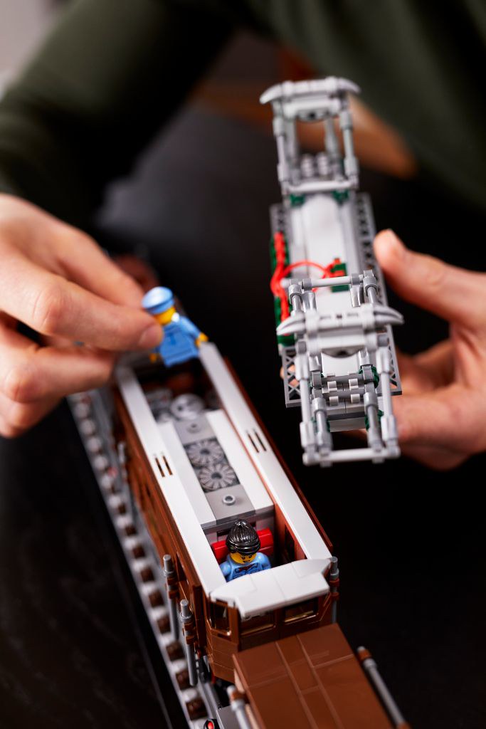 鐵道迷大興奮！超美鱷魚現蹤～ LEGO 10277 創意系列【鱷魚火車頭】Crocodile Locomotive